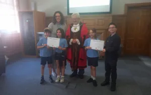 The mayor awarding certificated to children