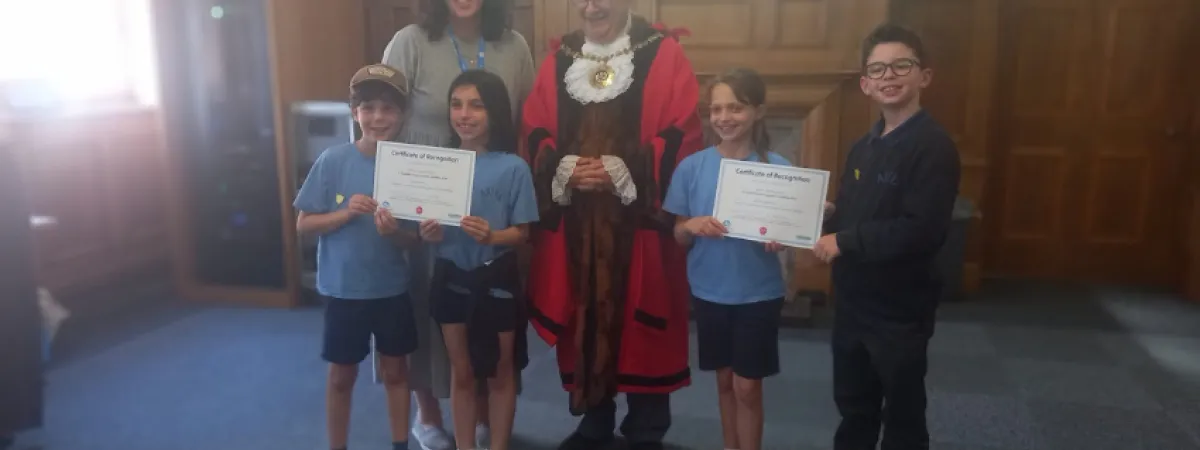 The mayor awarding certificated to children